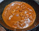 Foto del paso 4 de la receta: Galtas ibéricas con orejones y ciruelas