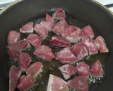 Foto del paso 1 de la receta: Carne con tomate frito