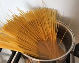 Foto del paso 1 de la receta: Spaghetti con tomates, zapallito y albahaca