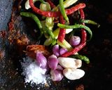 Foto langkah ke 1 dari resep Tumis Kacang Balado Pedas.