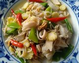 รูปขั้นตอนการทำที่ 3 ของ ผัดผักรวม พริก ปลาดอลลี่ หอยแมลงภู่ ปลาหมึก คลีน 1