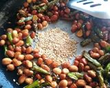 A picture of step 2 of Peanut Chilli Thecha (chutney).