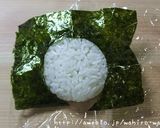 A picture of step 4 of Easy Charaben Doraemon with Nori Seaweed.