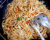 A picture of step 9 of Egg hakka noodles.