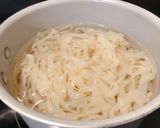 Hình bước làm 6 của món 🌱 Mì Nưa Xào Nấm Mỡ & Lá Cải Bẹ Trắng (Vegan)