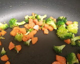 Foto del paso 4 de la receta: Arroz con brócoli, zanahoria y crujiente de espinacas