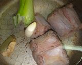 A picture of step 4 of Korean Soup That's Good for Your Skin: Oxtail Gomtang Gukbap.