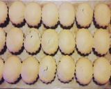 A picture of step 7 of Bocconotti Abruzzesi.