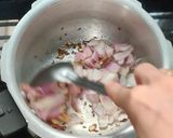 A picture of step 3 of Bhindi pyaz fry recipe.