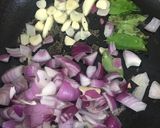 A picture of step 4 of Mushroom curry.
