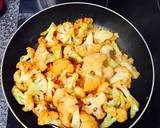 stir-fry cauliflower with ketchup and soy sause - Chinese dish recipe step 5 photo