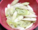 A picture of step 3 of Yuzu Pepper Flavored Japanese Leek and Chicken Tenders.