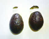 A picture of step 4 of How to Neatly Peel an Avocado.