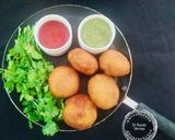 A picture of step 8 of Aloo bonda.
