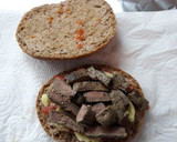 Foto del paso 3 de la receta: Bocata de hígado de ternera con jengibre y aguacate