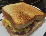 Foto del paso 8 de la receta: Sándwich🍗de pollo🥓y ensalada fresca🥯🧅🥑