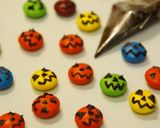 A picture of step 1 of M&M Jack-o-Lantern Decorations.