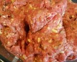 A picture of step 1 of Weezy's delicious cheese stuffed cheeseburgers!.