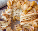 Foto del paso 3 de la receta: Tortitas de requesón con manzana y canela