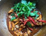 รูปขั้นตอนการทำที่ 3 ของ ผัดเผ็ดหมูสามชั้นกะเพรากรอบ #อาหารไทยง่ายๆ