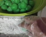 Foto langkah ke 6 dari resep Kue klepon tepung ketan isi gula merah (Lembut,manis, gurih).