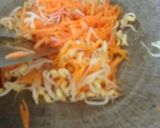 Foto langkah ke 2 dari resep Mie goreng wortel.