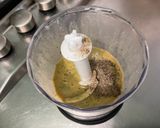 Une image de l'étape 4 de Sauce salade à la moutarde, noisette, abricot et persil.