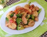 Foto langkah ke 3 dari resep Cah Brokoli Baso Sosis.