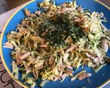 Une image de l'étape 5 de Salade de poulet aux tomates, courgette et jeunes pousses sauce ciboulette olive.