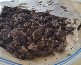 A picture of step 1 of Oreo Dirt Pudding.