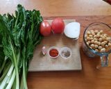 Foto del paso 1 de la receta: Garbanzos con acelgas