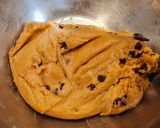 A picture of step 3 of Lotus Cream and Chocolate Chip Cookies.