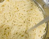 A picture of step 2 of Spaghetti with cheese and pepper.