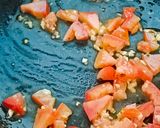 รูปขั้นตอนการทำที่ 1 ของ "ข้าวส้ม" Tomato Fried Rice 🍅🍚🧄🌶️