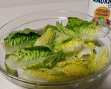 Foto del paso 1 de la receta: Ensalada César con salmón y salsa de yogur