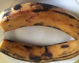A picture of step 1 of Alloco( Fried Plantains).