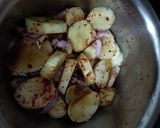 A picture of step 2 of Maeun-gamjajorim. (Spicy Potato).