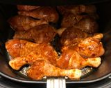 صورة لخطوة 3 من وصفة افخاذ الدجاج بتتبيلة العسل (بالقلاية الهوائية) 🍯🍗