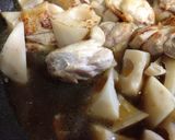 A picture of step 4 of Simmered Lotus Root and Chicken.