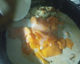 Foto del paso 4 de la receta: Pechugas al cheddar con ensalada de lechuga y tomate