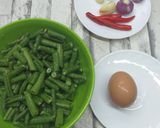 Gambar langkah 1 resipi Sayur Goreng Kacang Panjang & Telur.