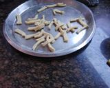 नमक पारे (Namak pare recipe in hindi) रेसिपी चरण 6 फोटो