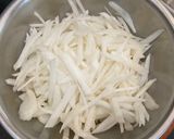 Hình bước làm 1 của món Bánh củ cải chiên trứng