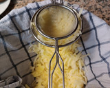 Foto del paso 4 de la receta: Nidos de patatas con gulas y huevos de codorniz