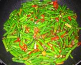 Foto langkah ke 3 dari resep Tumis kacang panjang terasi.
