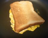 A picture of step 4 of Filling Egg Toast.