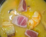 Foto del paso 9 de la receta: Bisque de Langostinos, Chirlas, Mejillones, Dorada y Atún Rojo