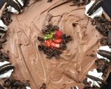 A picture of step 5 of No bake oreo cream cake.