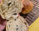 A picture of step 5 of Burger buns with sunflower seeds.