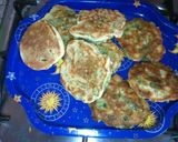 Foto del paso 5 de la receta: Tortillitas o torrejas de lechuga y rúcula